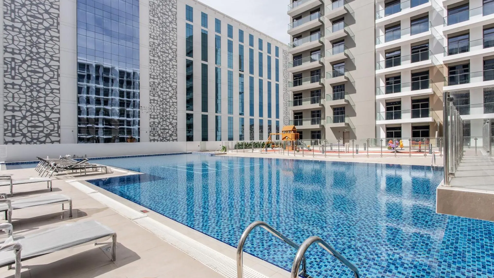 Wehost - Urban Oasis Modern Studio Retreat With City Views Dubai